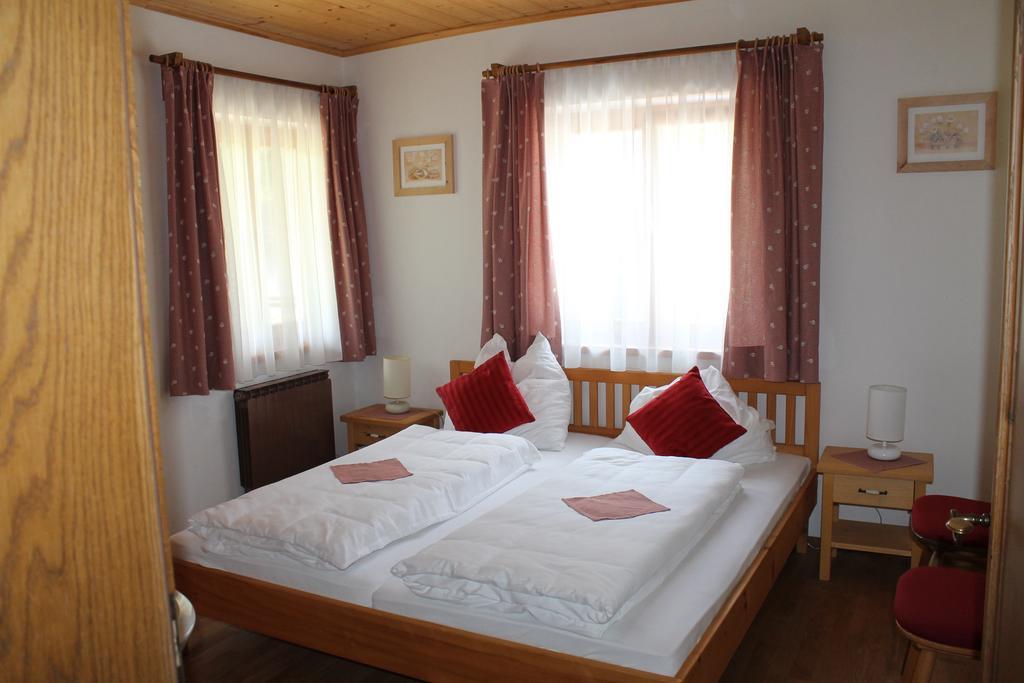 Bauernhof Familie Knoblechner Villa Nussdorf am Attersee Room photo